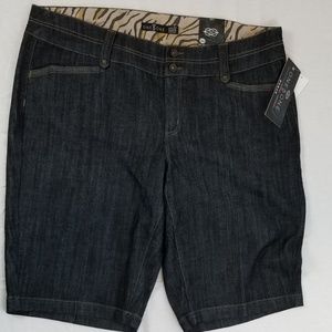 One 5 One womens shorts size 22